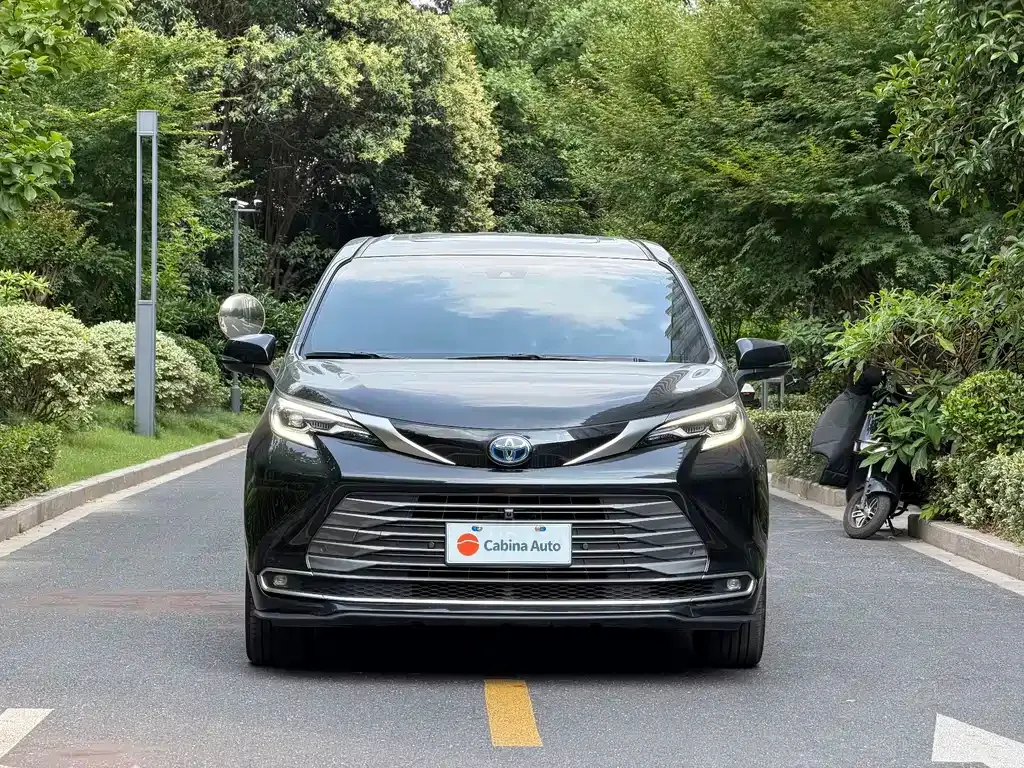 Toyota Sienna — фото 5