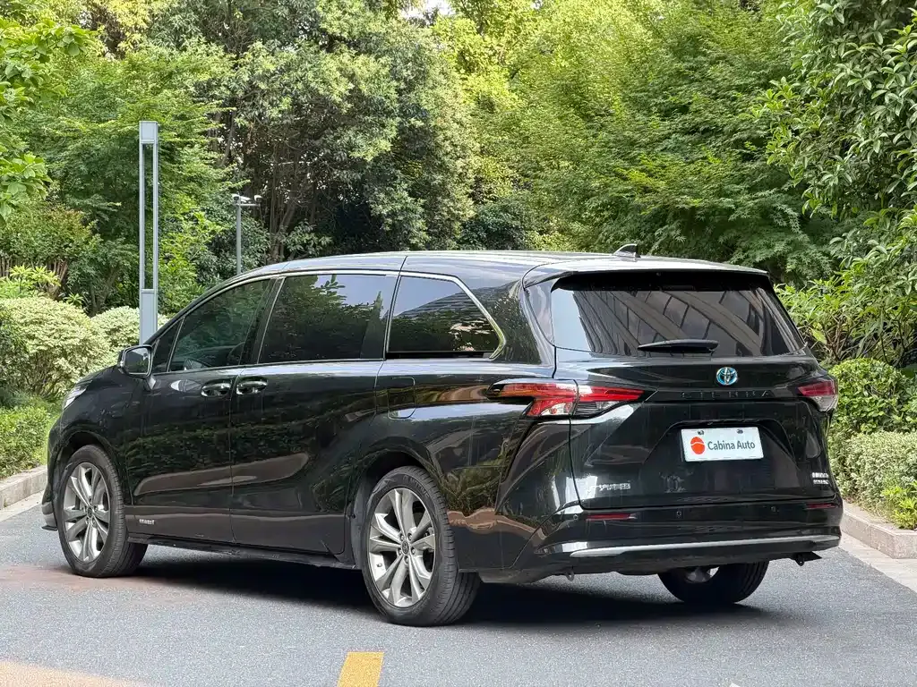 Toyota Sienna — фото 4