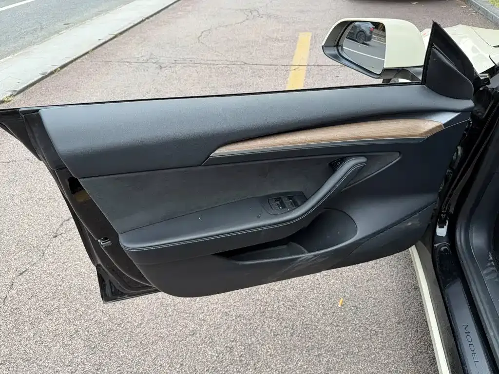 Tesla Model 3 — фото 7