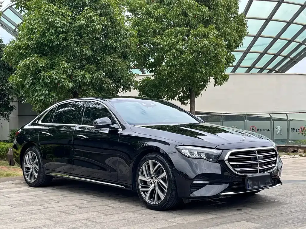 Mercedes-Benz E-Class — фото 7