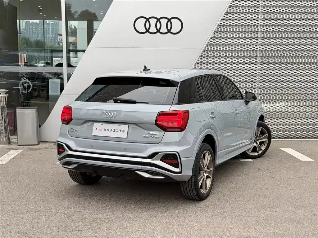 Audi Q2L — фото 10
