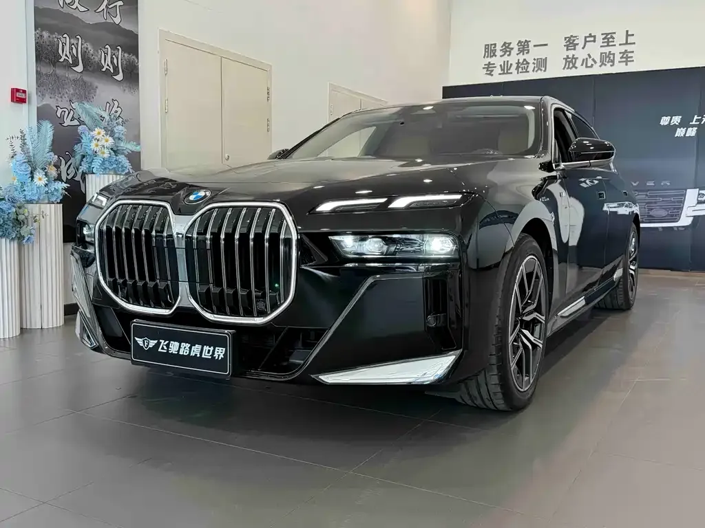 BMW 7 Series — фото 1
