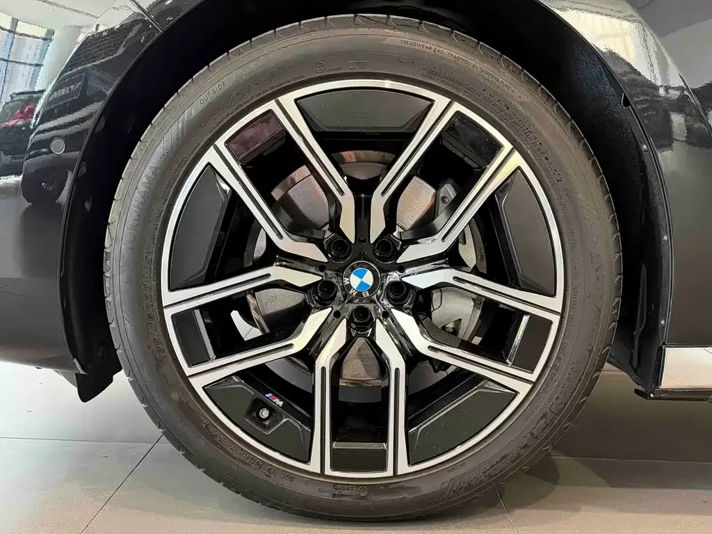 BMW 7 Series — фото 4