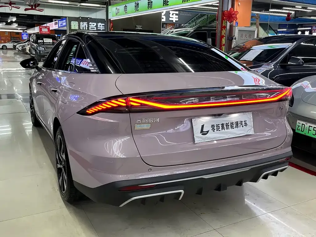 Geely Galaxy L6 — фото 7