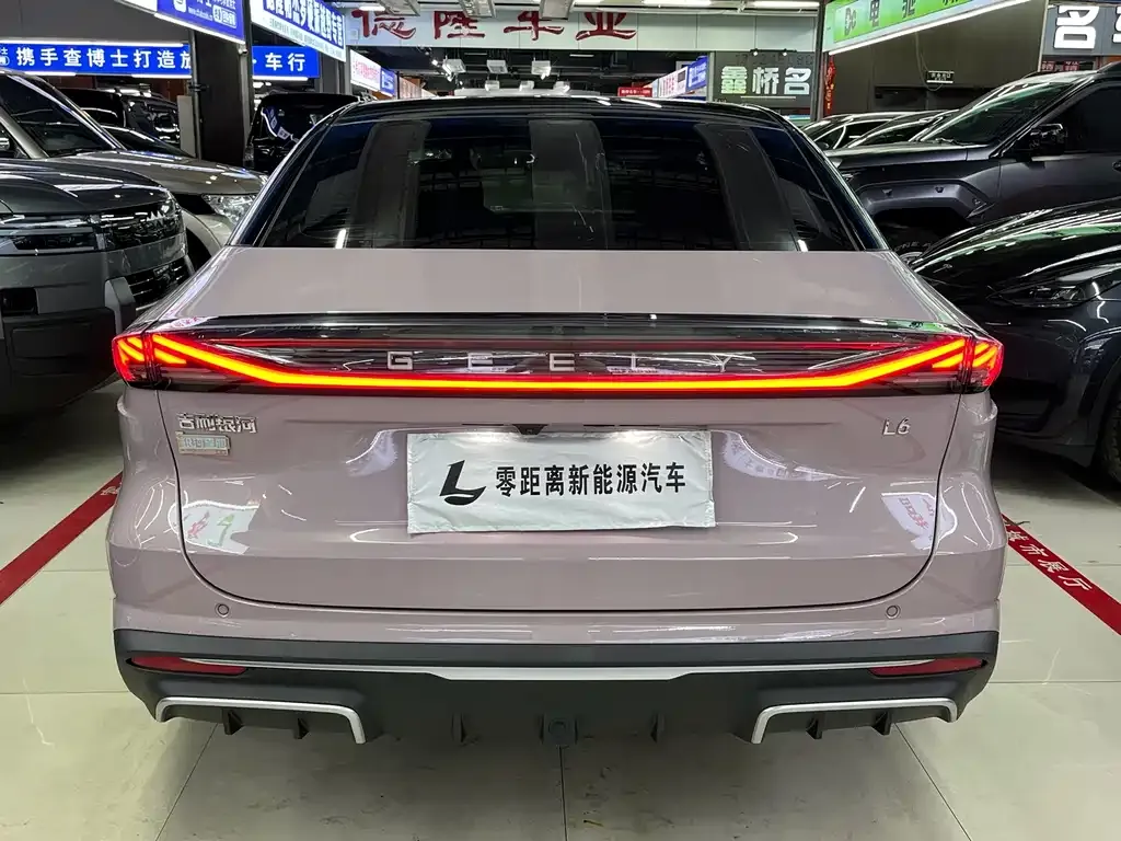 Geely Galaxy L6 — фото 6