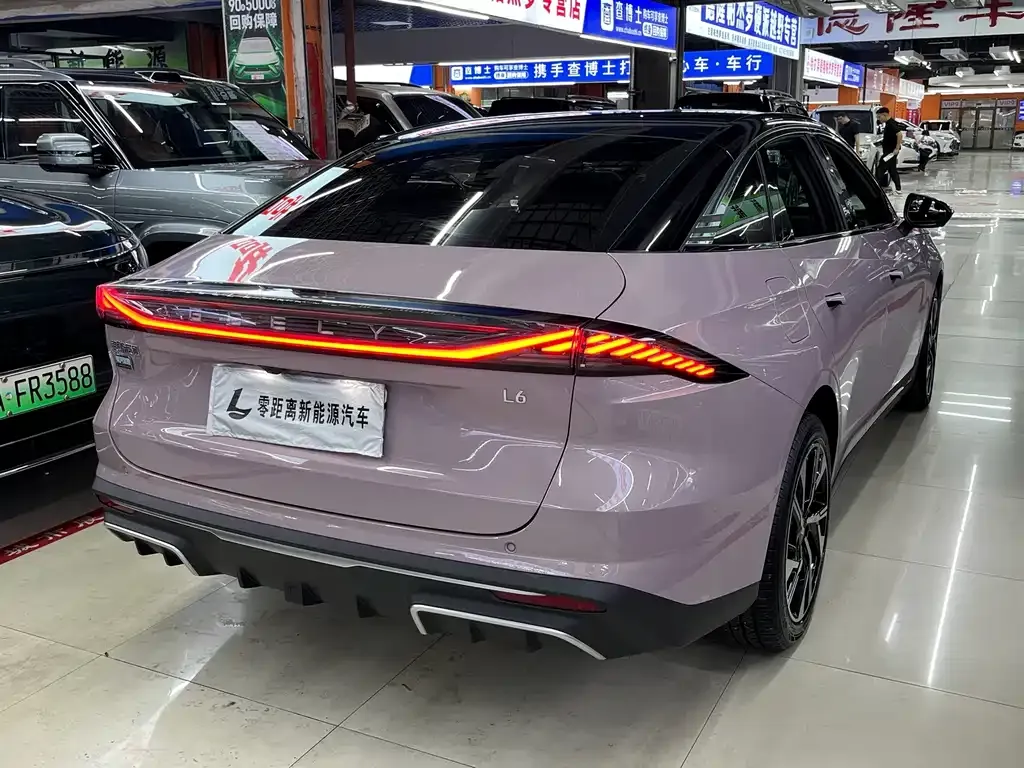 Geely Galaxy L6 — фото 8