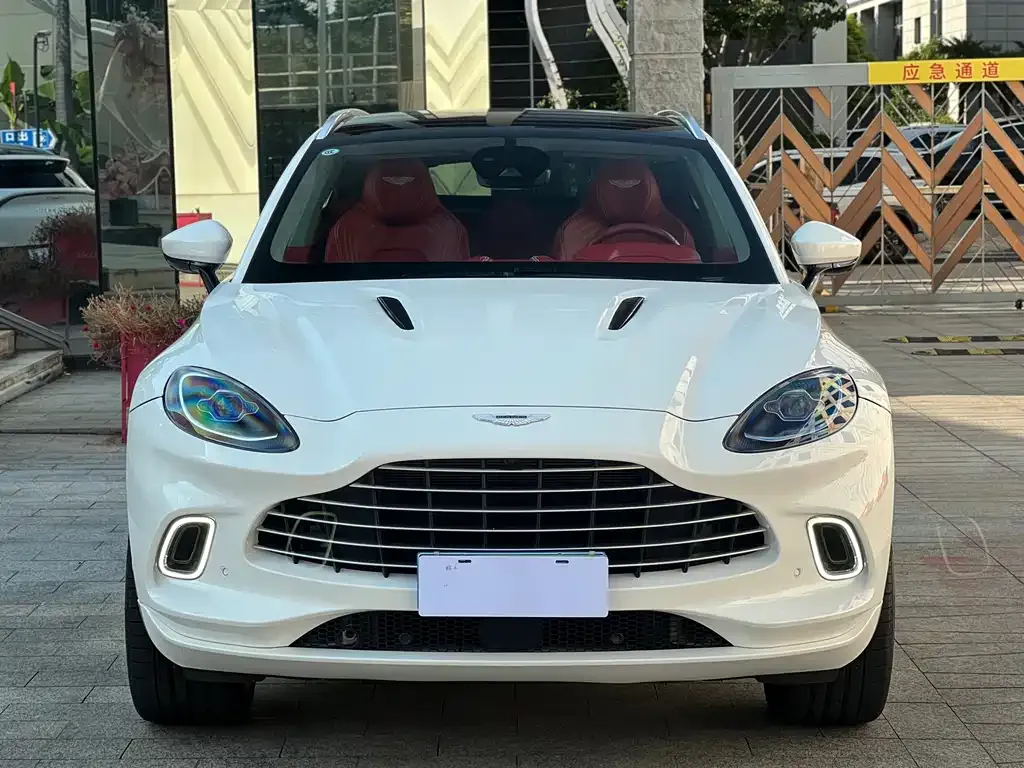 Aston Martin DBX — фото 4