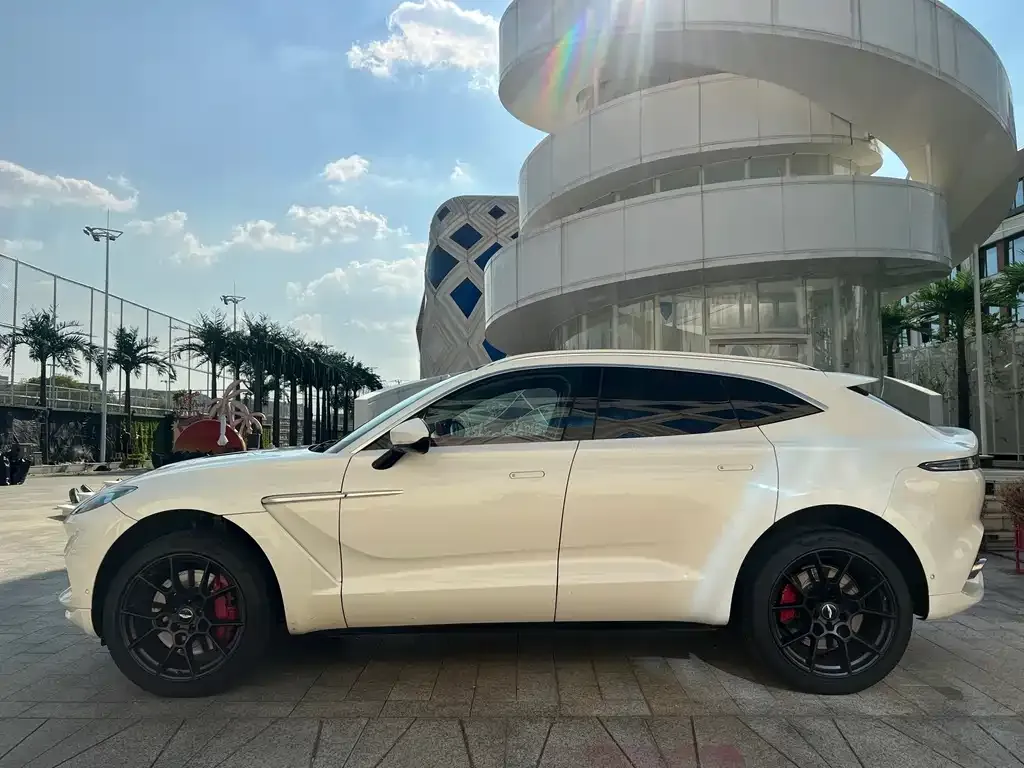 Aston Martin DBX — фото 2