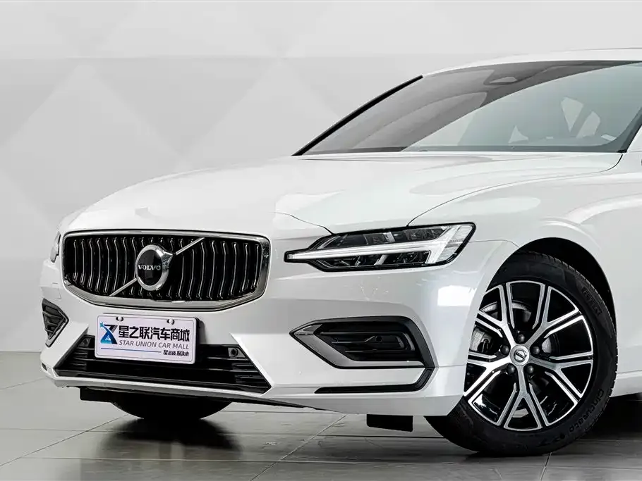 Volvo S60 — фото 9