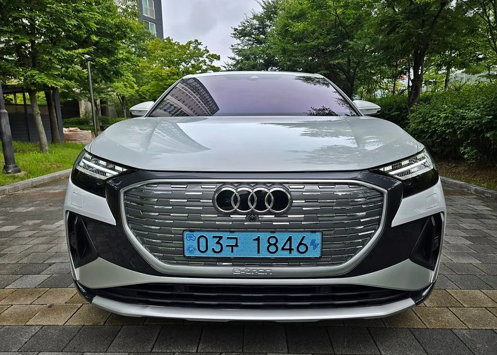 Audi Q4 e-tron — фото 8