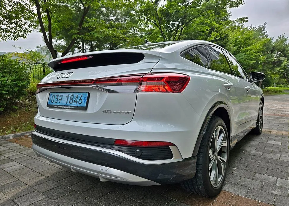 Audi Q4 e-tron — фото 6
