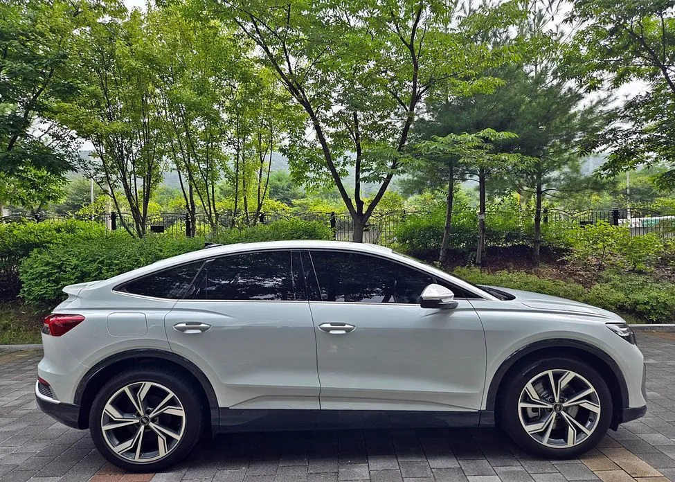 Audi Q4 e-tron — фото 10