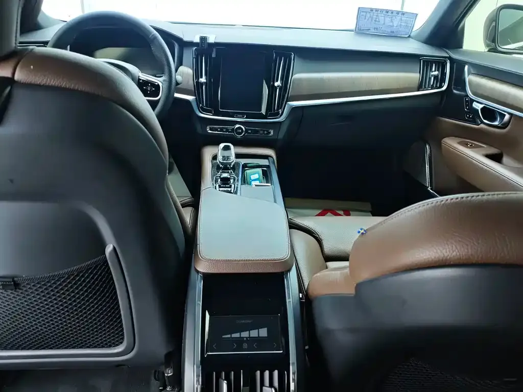 Volvo S90 — фото 9