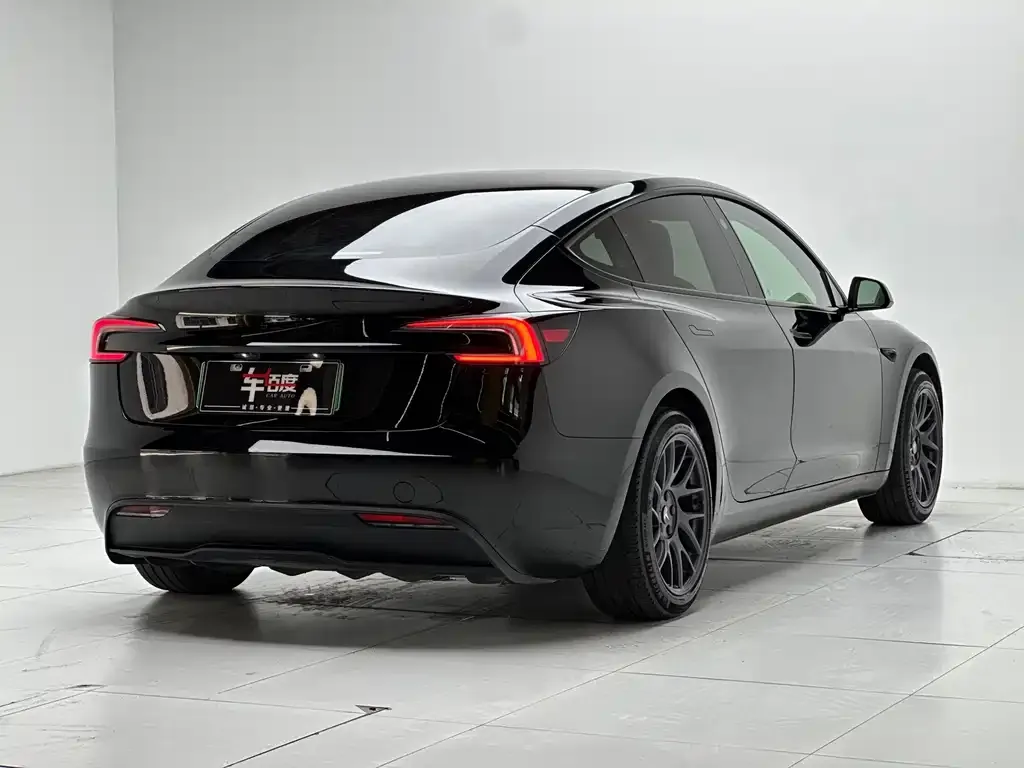 Tesla Model 3 — фото 2