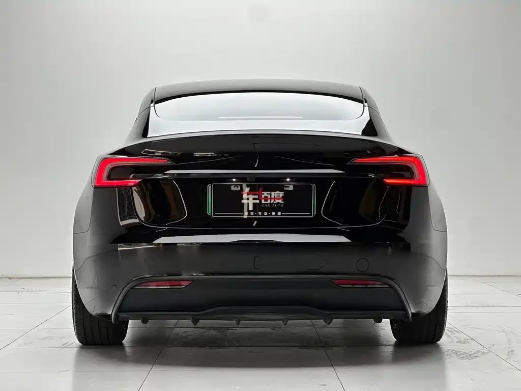 Tesla Model 3 — фото 4