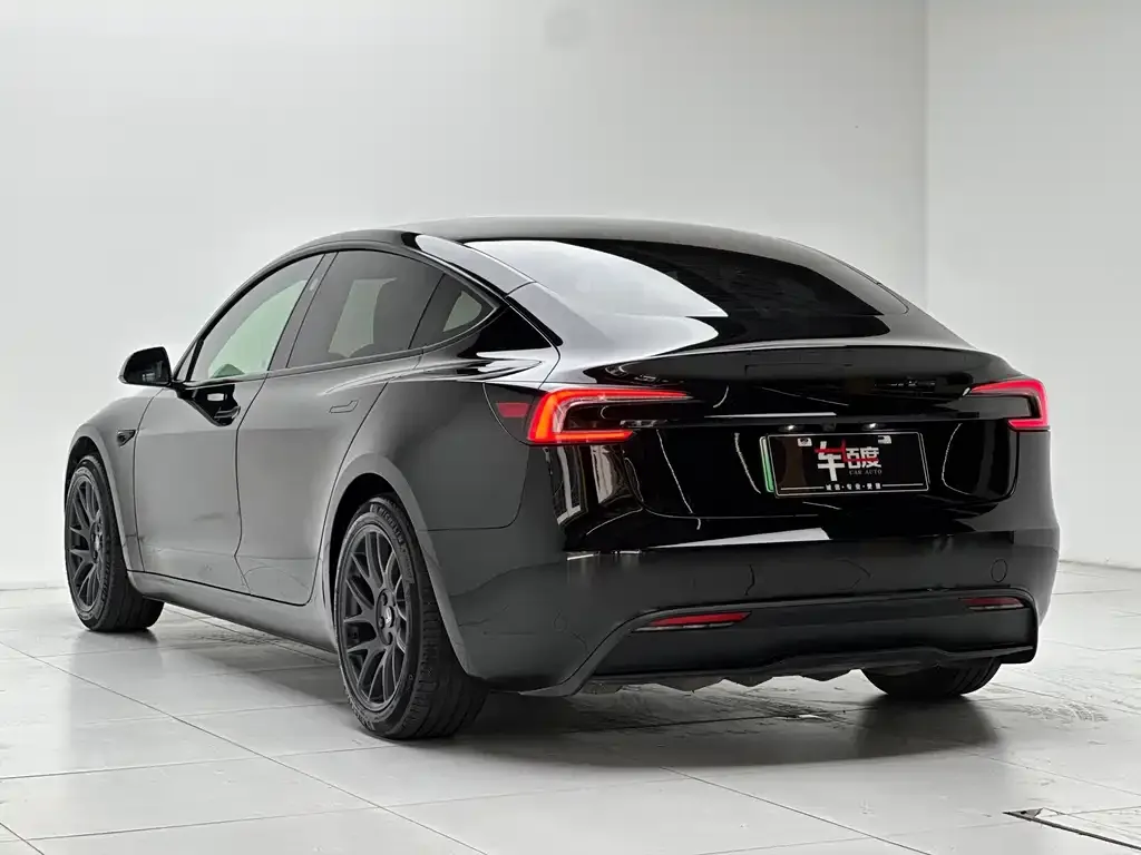 Tesla Model 3 — фото 10