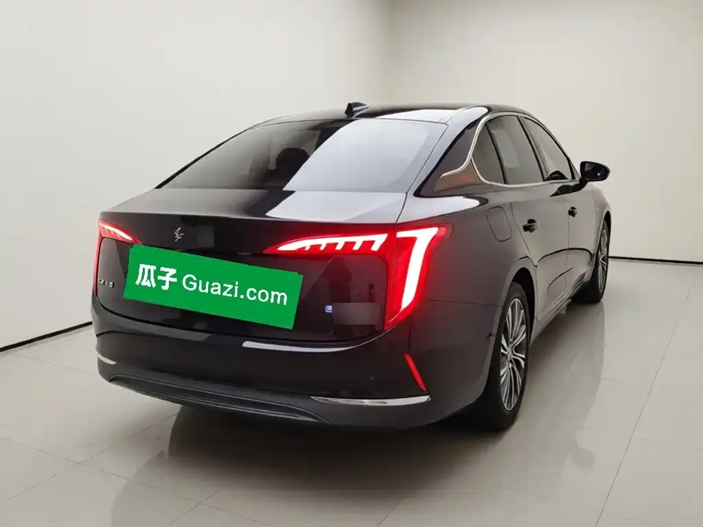 Hongqi E-QM5 — фото 3