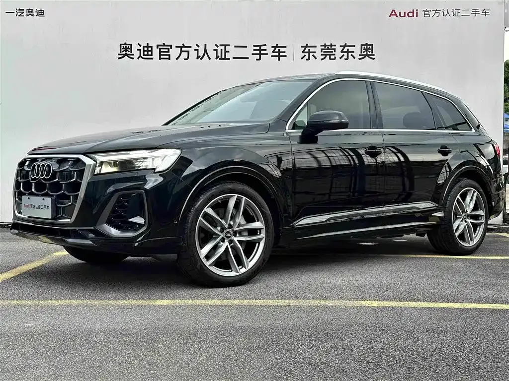 Audi Q7 — фото 1