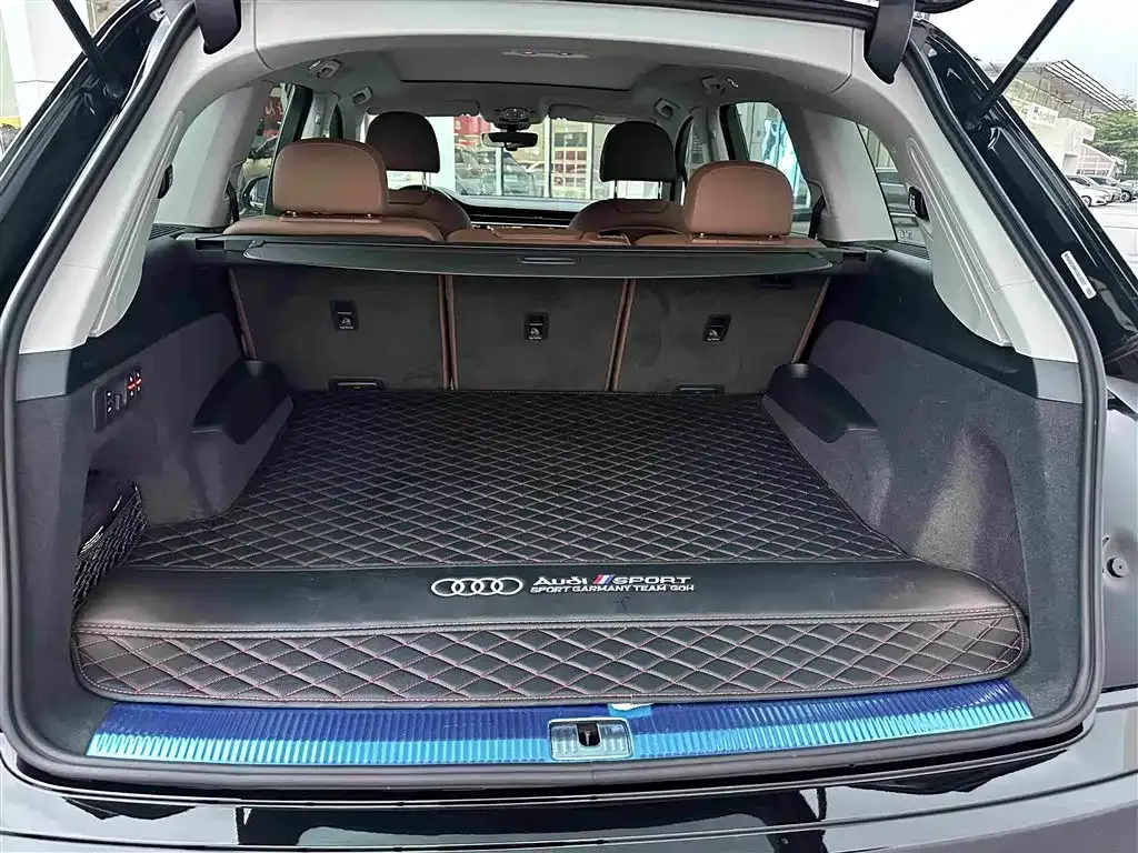 Audi Q7 — фото 10