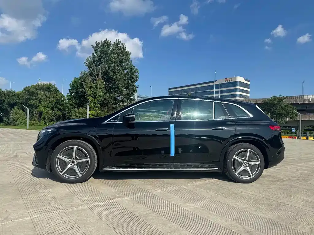 Mercedes-Benz EQS SUV — фото 5
