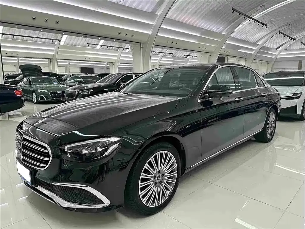 Mercedes-Benz E-Class — фото 1