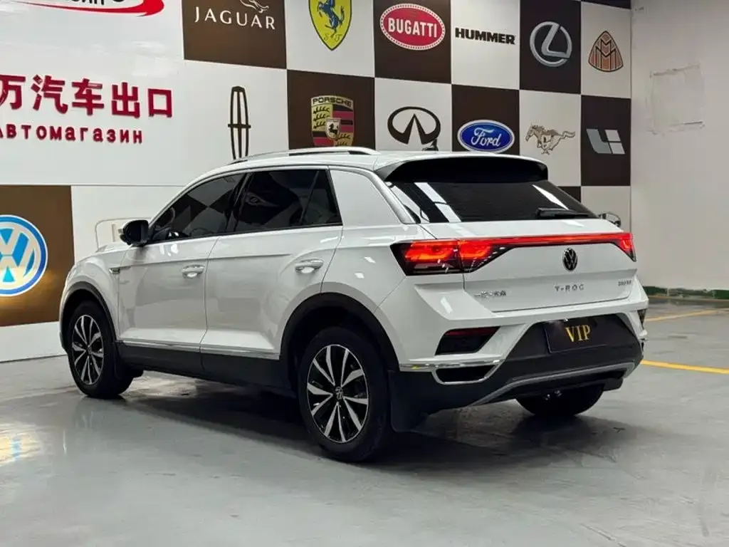 Volkswagen T-Roc — фото 10
