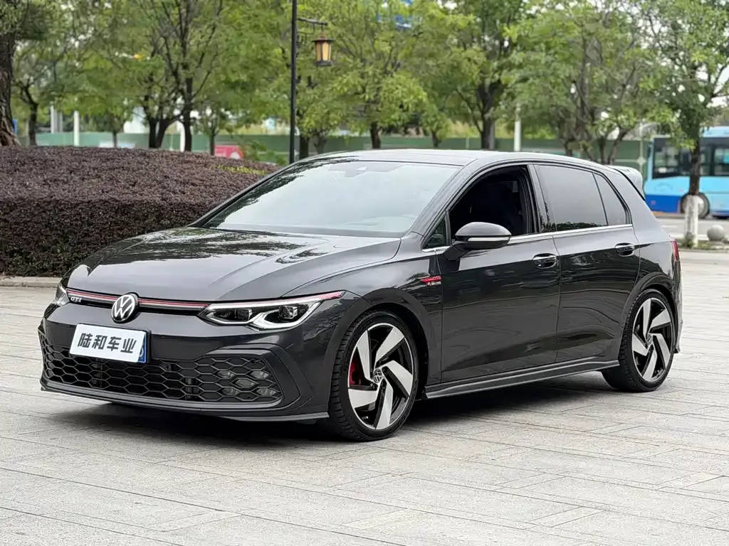 Volkswagen Golf GTI — фото 1