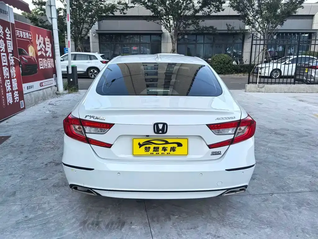 Honda Accord — фото 10