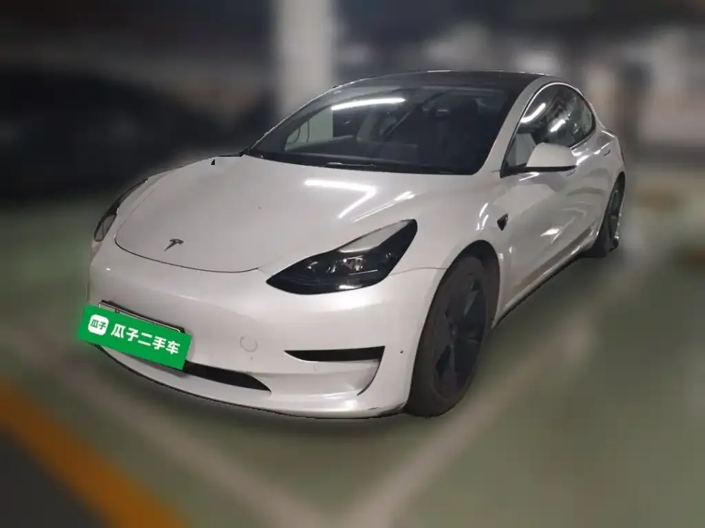 Tesla Model 3 — фото 1