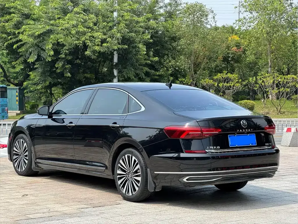 Volkswagen Passat — фото 8