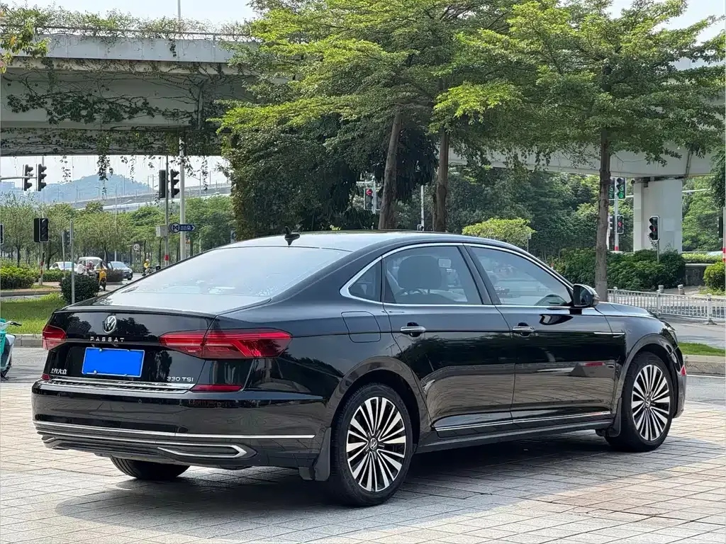 Volkswagen Passat — фото 9