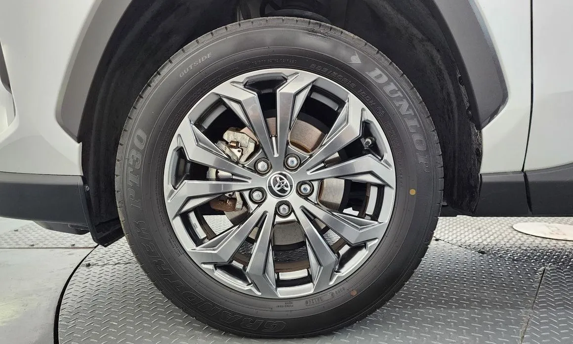 Toyota RAV4 — фото 8