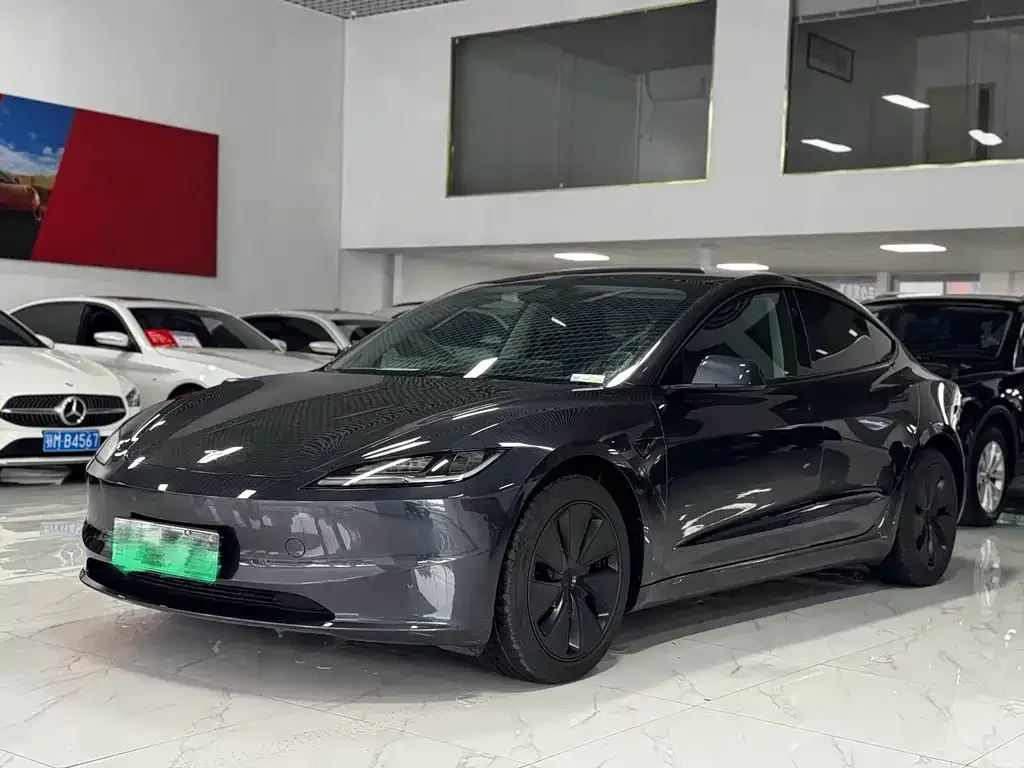 Tesla Model 3 — фото 1