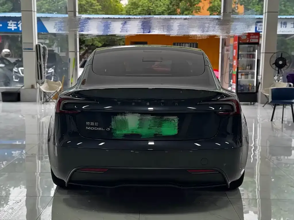 Tesla Model 3 — фото 7