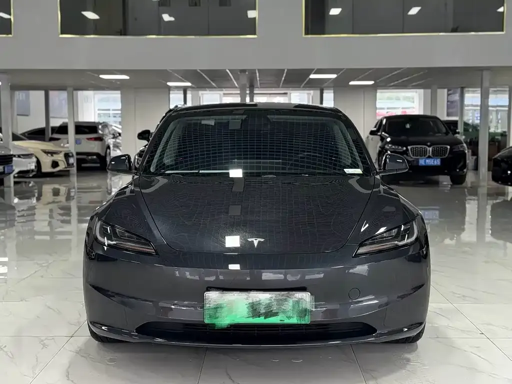 Tesla Model 3 — фото 10