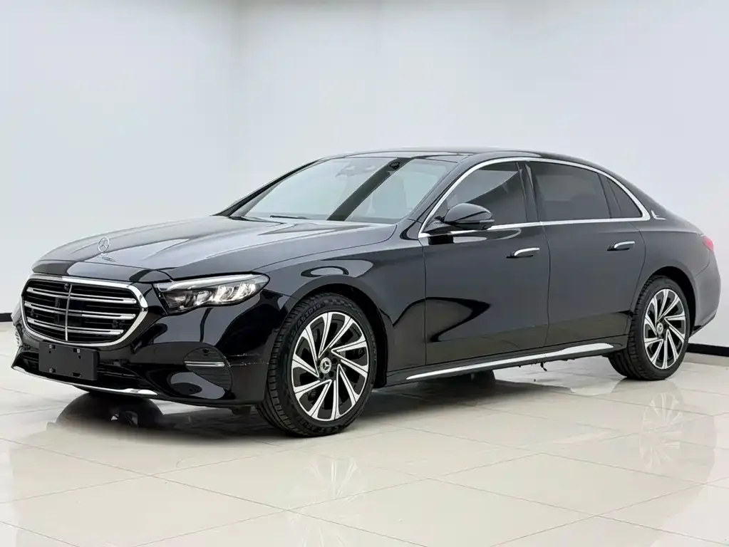 Mercedes-Benz E-Class — фото 1