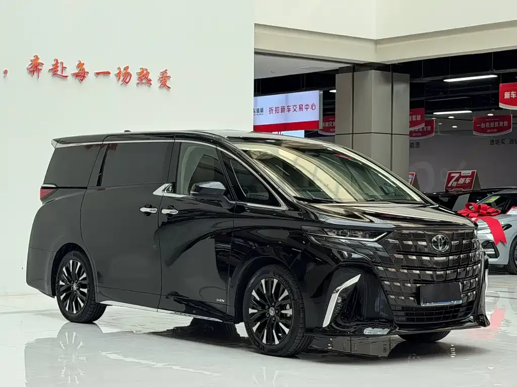Toyota Alphard — фото 9