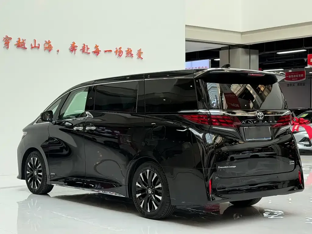 Toyota Alphard — фото 7