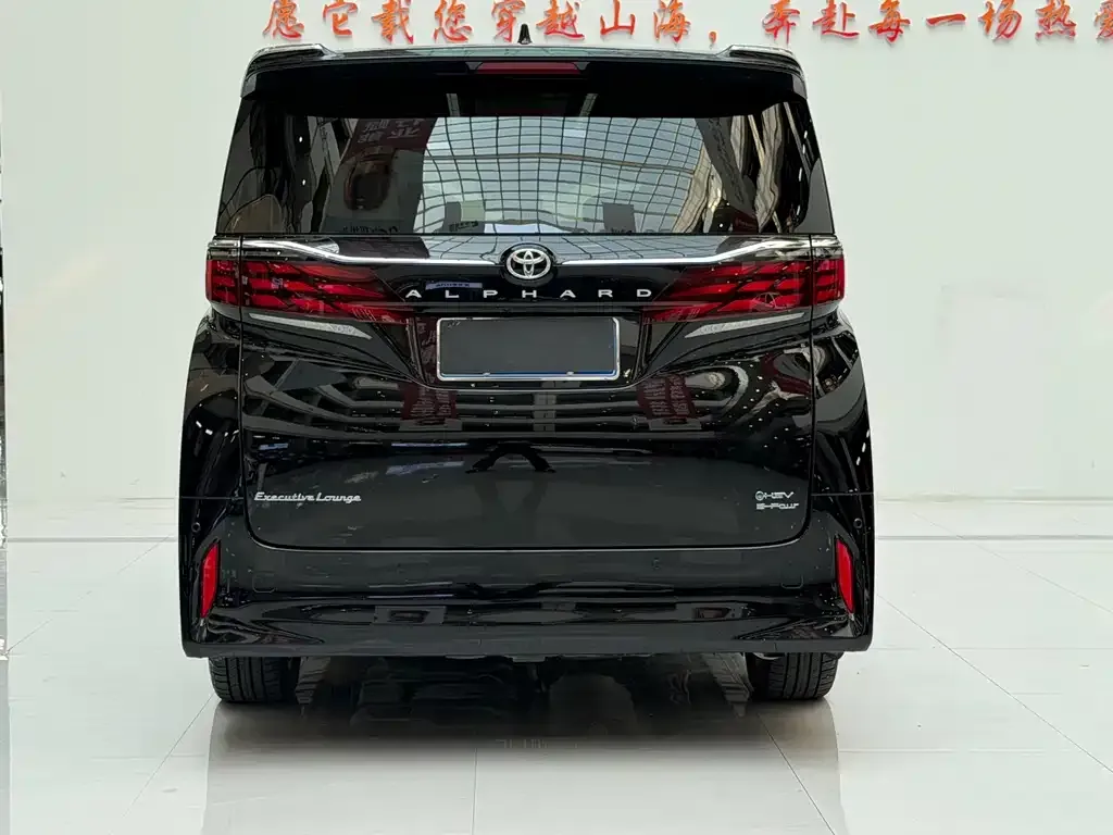 Toyota Alphard — фото 2