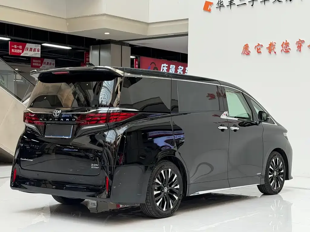 Toyota Alphard — фото 5