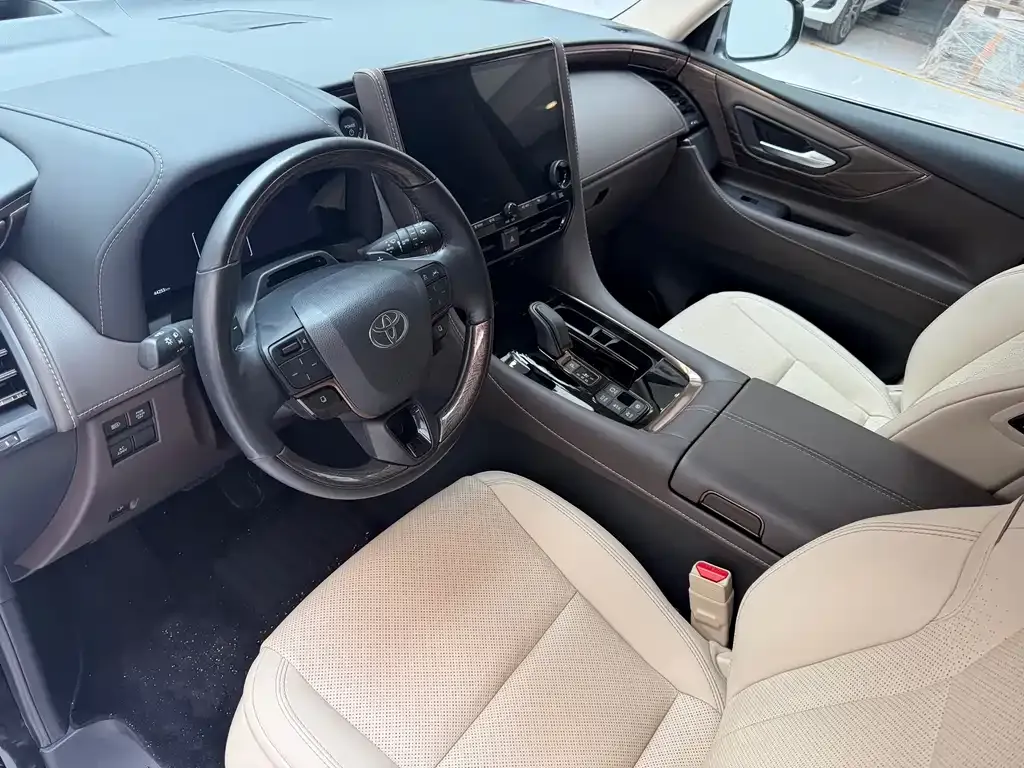 Toyota Alphard — фото 6