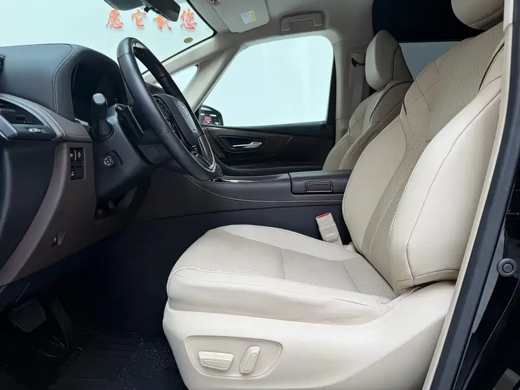 Toyota Alphard — фото 4