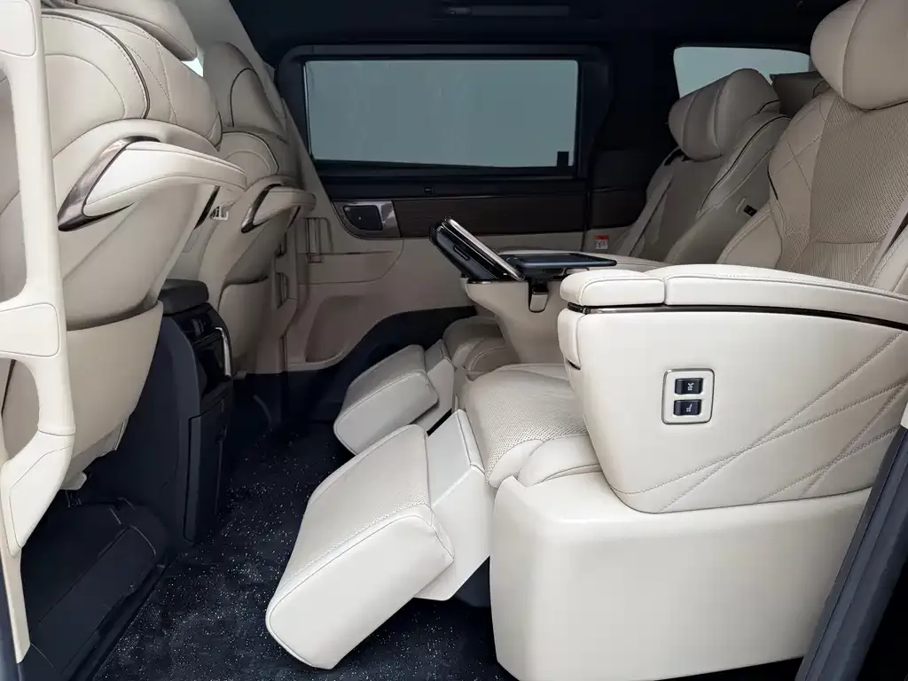 Toyota Alphard — фото 3