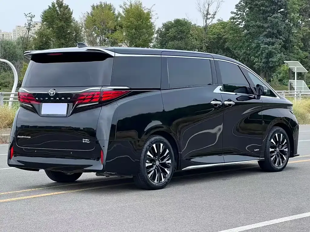 Toyota Alphard — фото 9