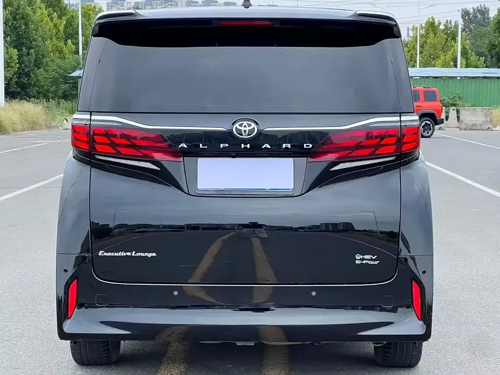Toyota Alphard — фото 5