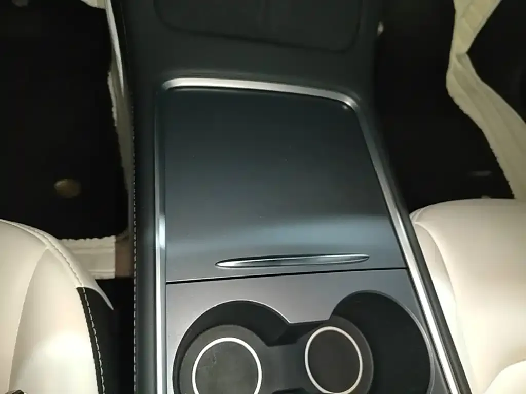 Tesla Model 3 — фото 3