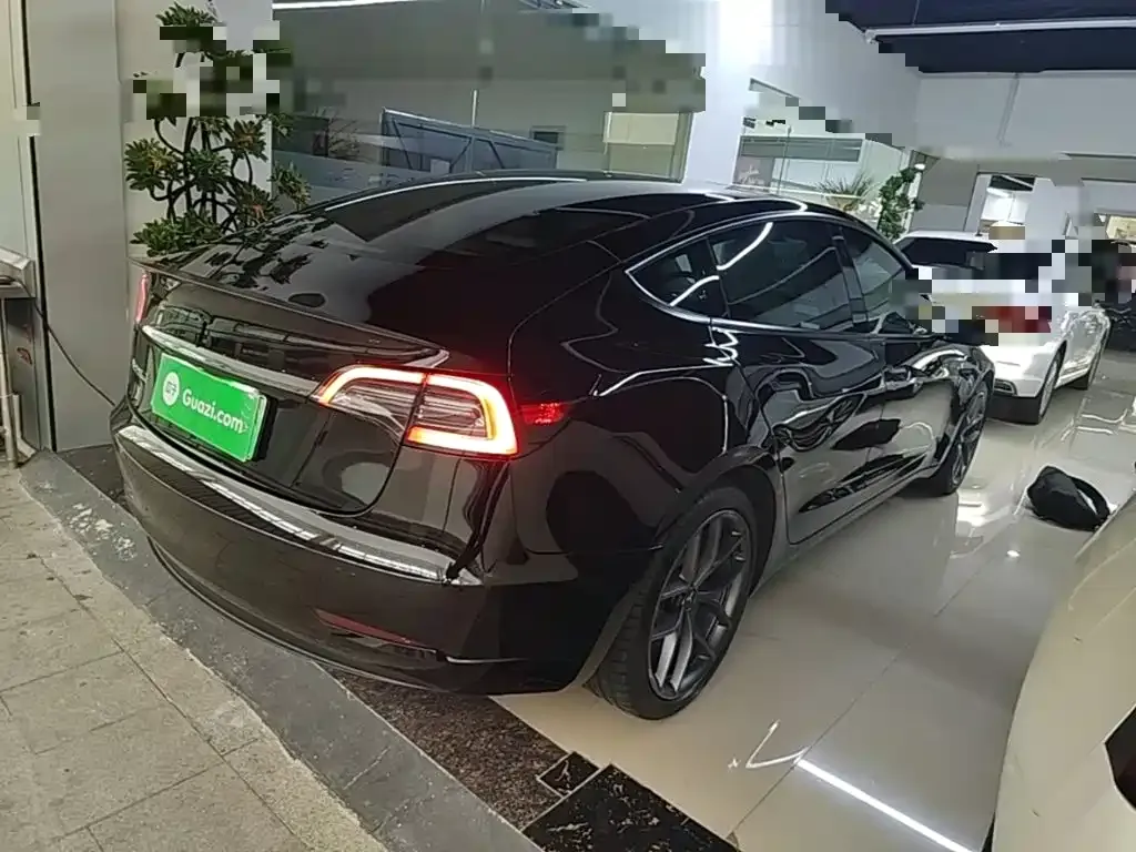 Tesla Model 3 — фото 10