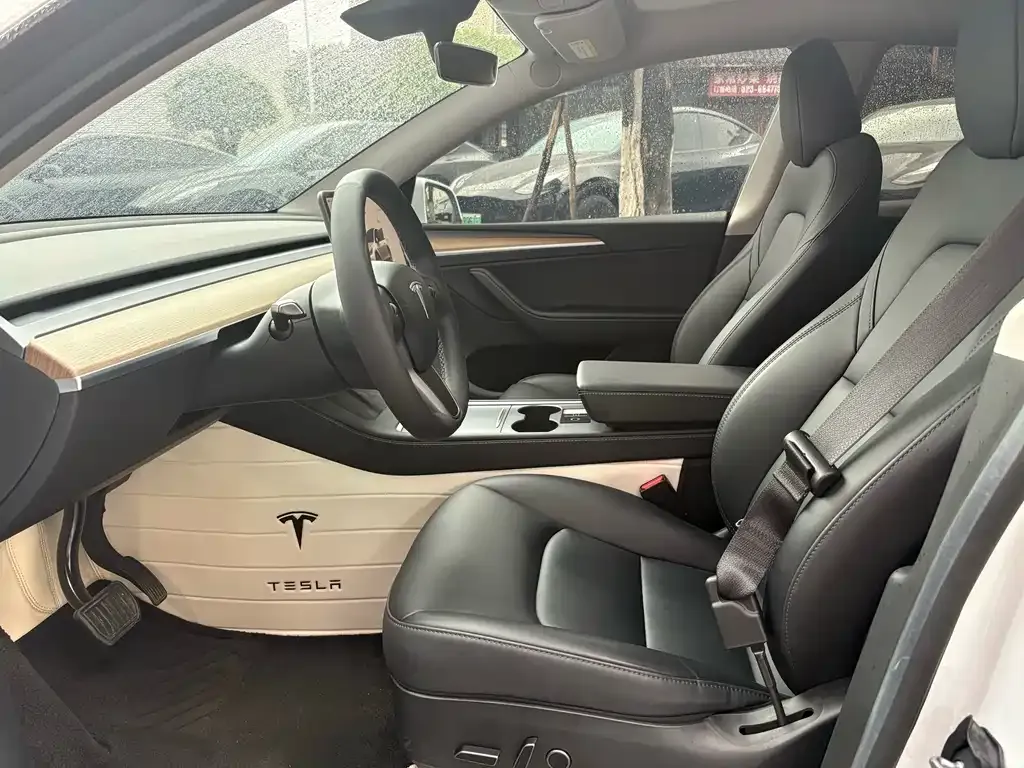 Tesla Model Y — фото 5