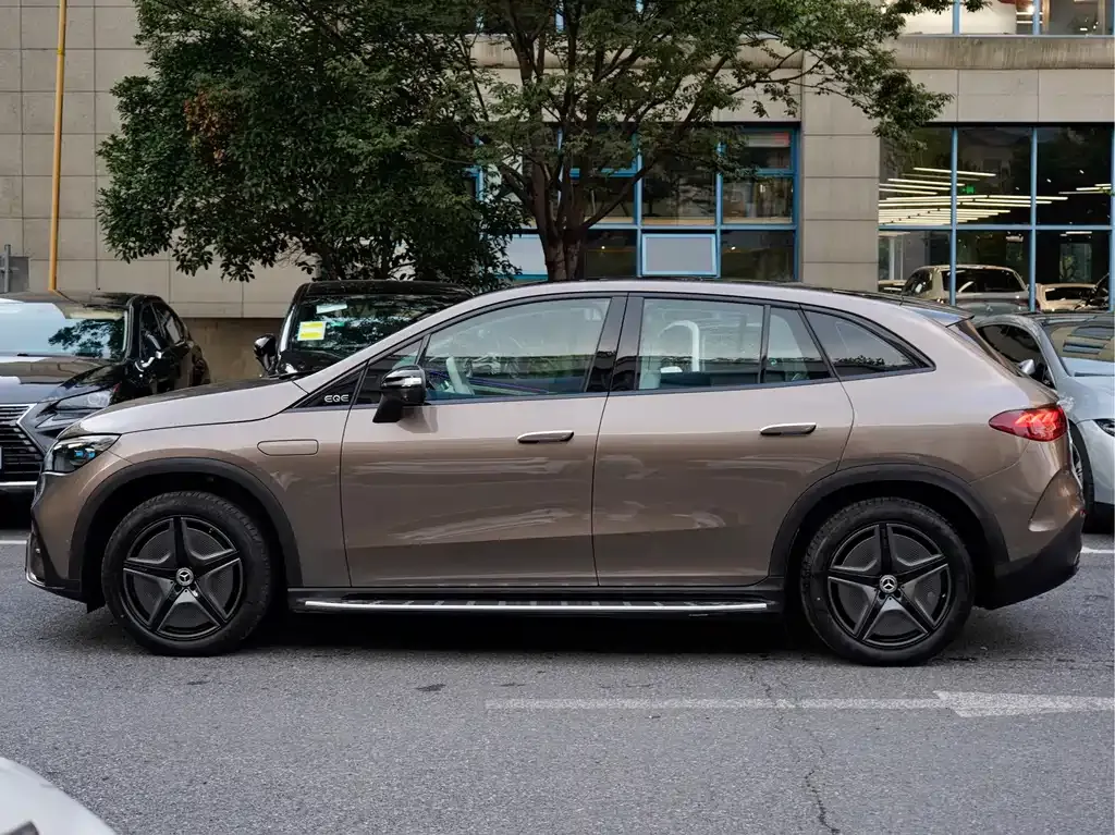 Mercedes-Benz EQE SUV — фото 9