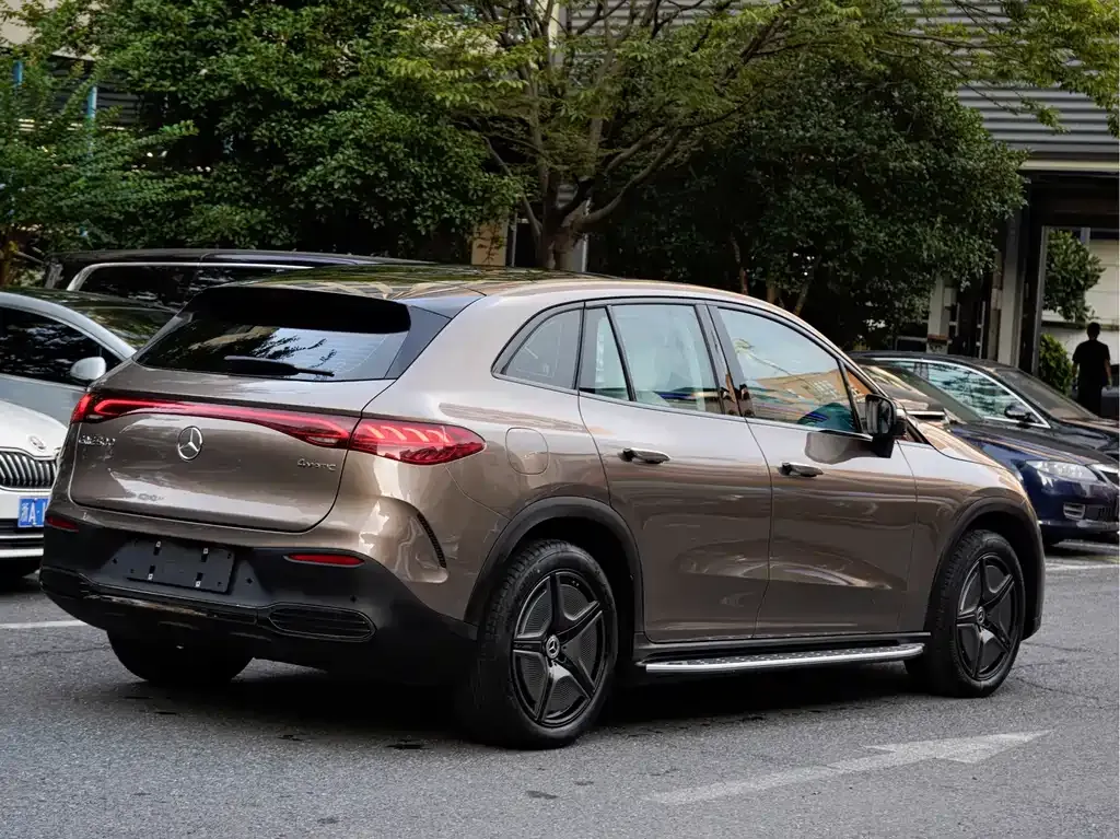Mercedes-Benz EQE SUV — фото 7